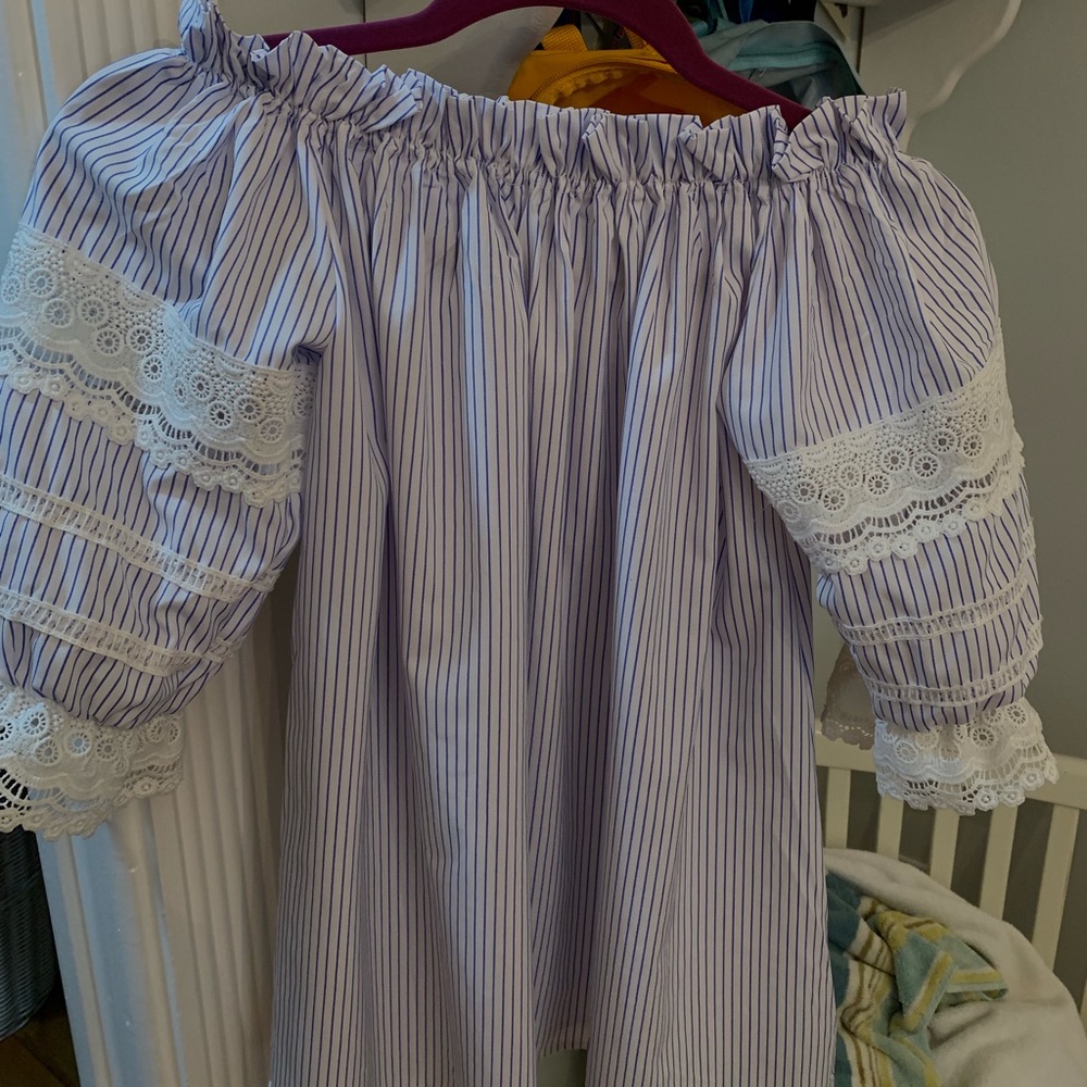 Cute Light Blue/White Striped Sleeveless Blouse